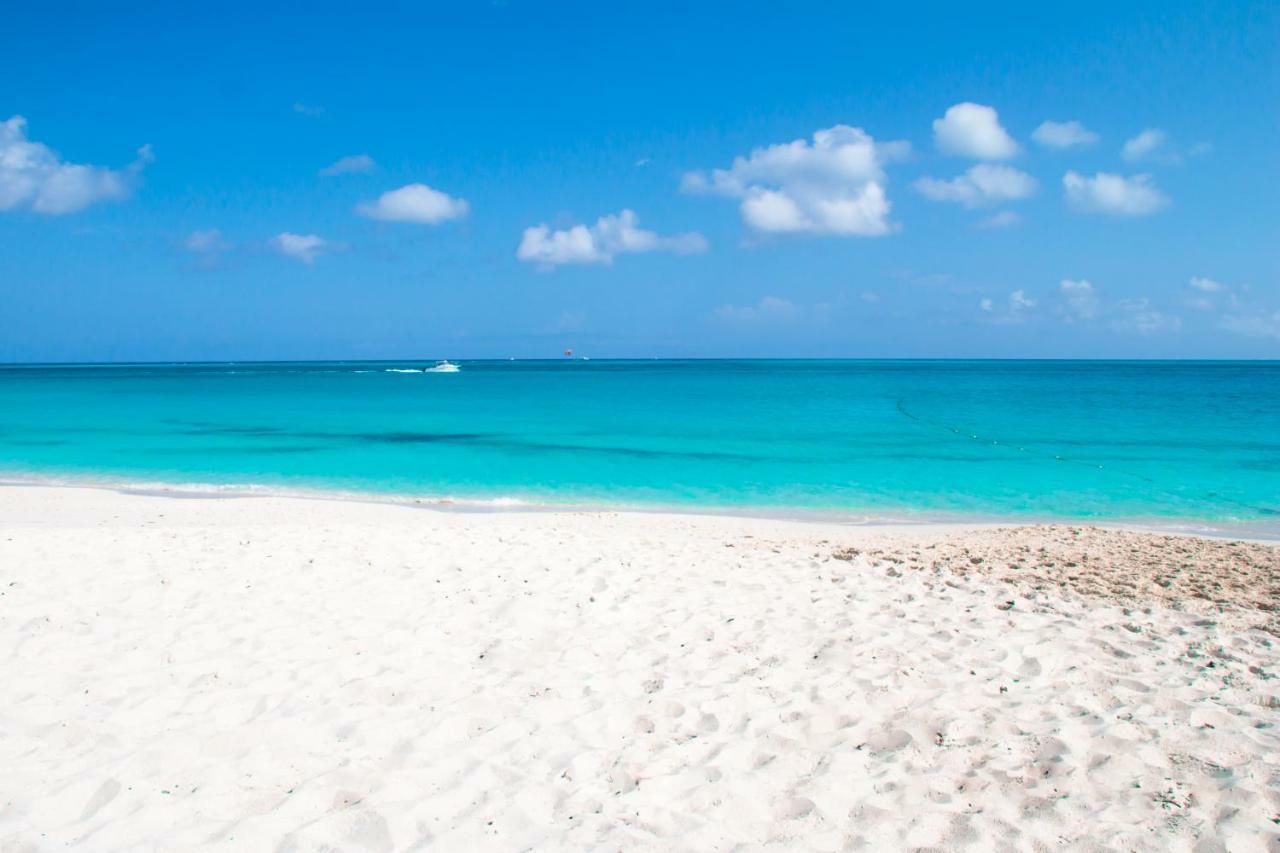 Island Club Turks & Grace Bay Place Esterno foto